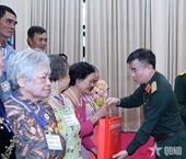 MND meets with national contributors from Vinh Long Province